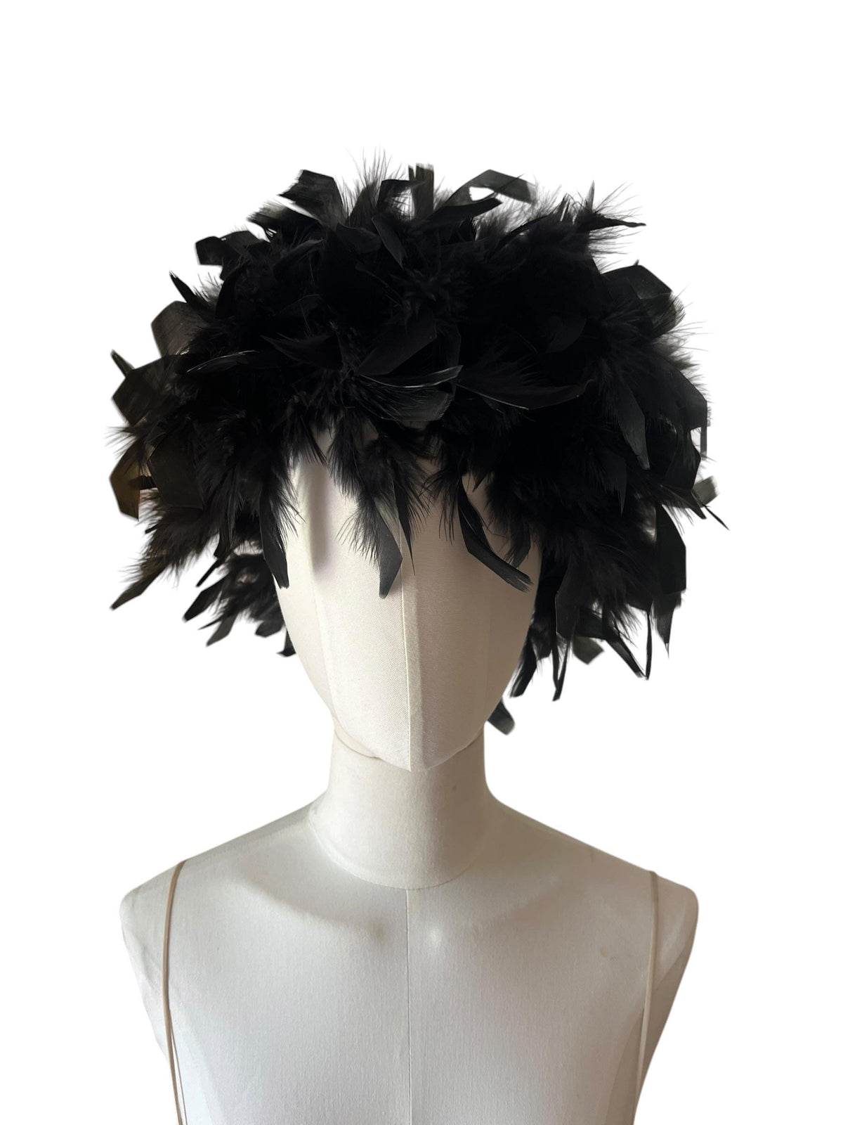 Basco Vintage Nero con Piume
