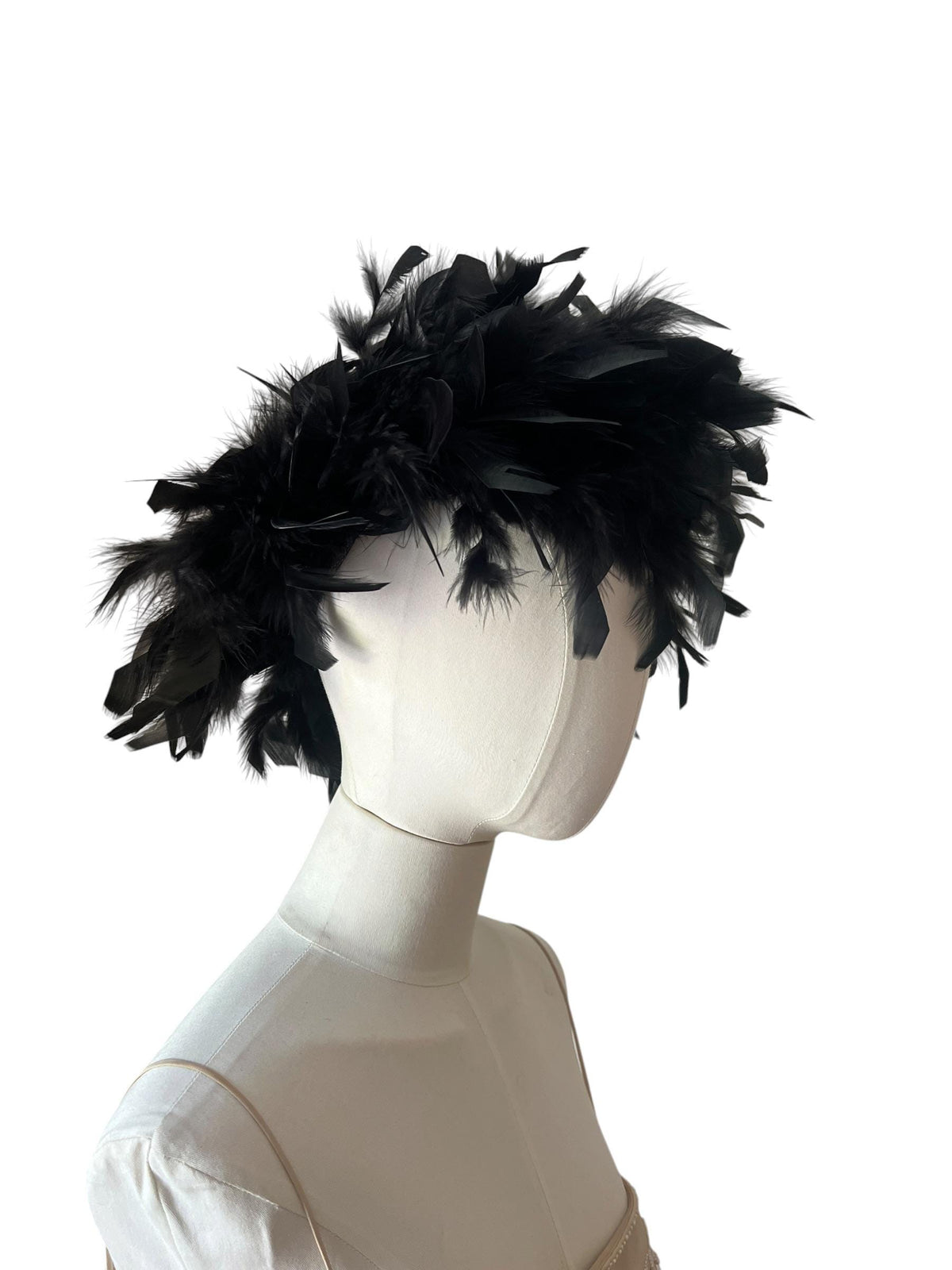 Basco Vintage Nero con Piume