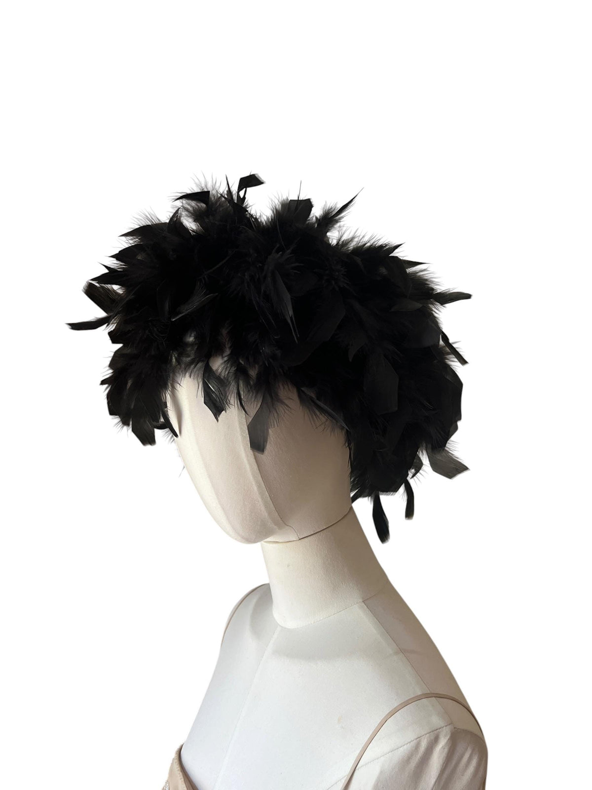 Basco Vintage Nero con Piume