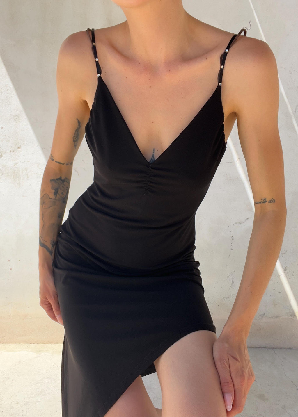 Abito Vintage Y2K Nero Asimmetrico con Spalline Strass