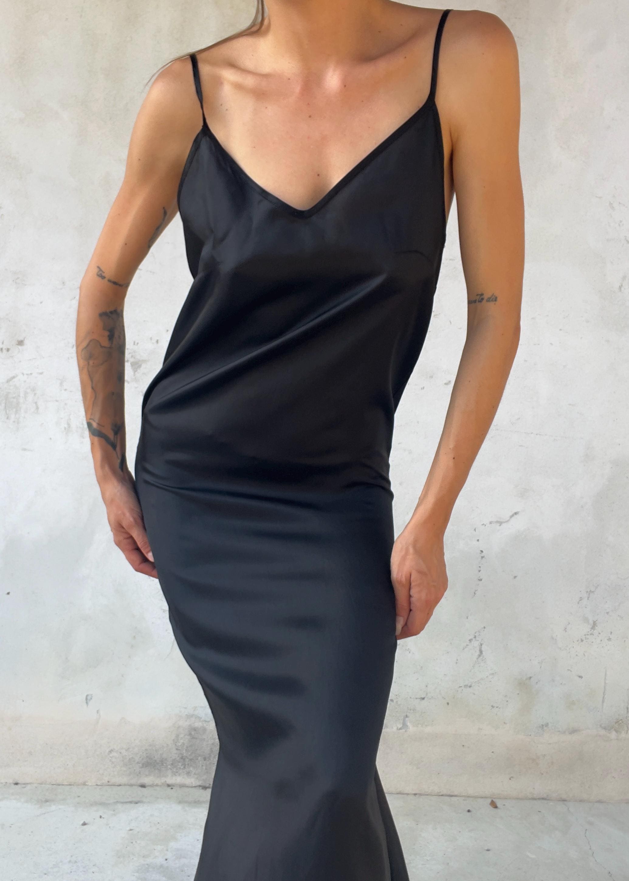 Sottoveste Minimal in Viscosa Nera