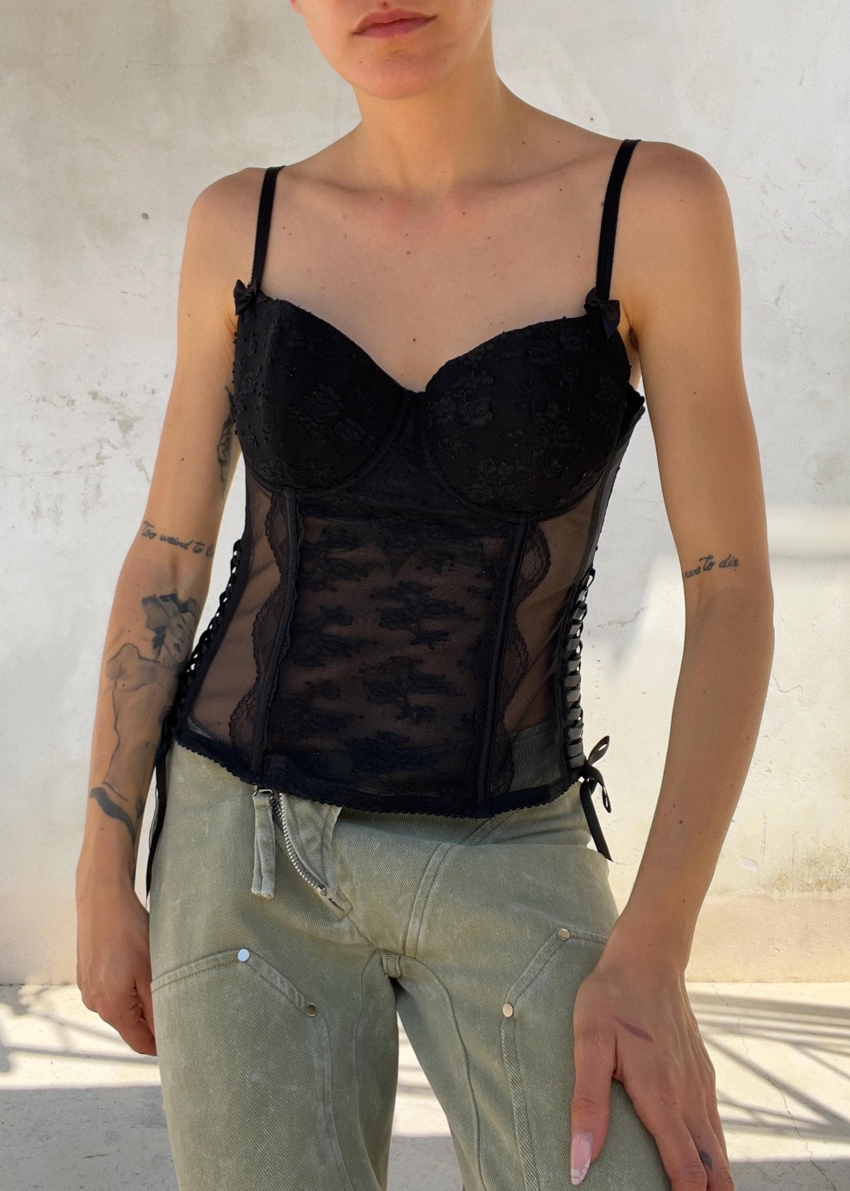 Top Corsetto Vintage Y2K Nero in Pizzo e Mesh Trasparente