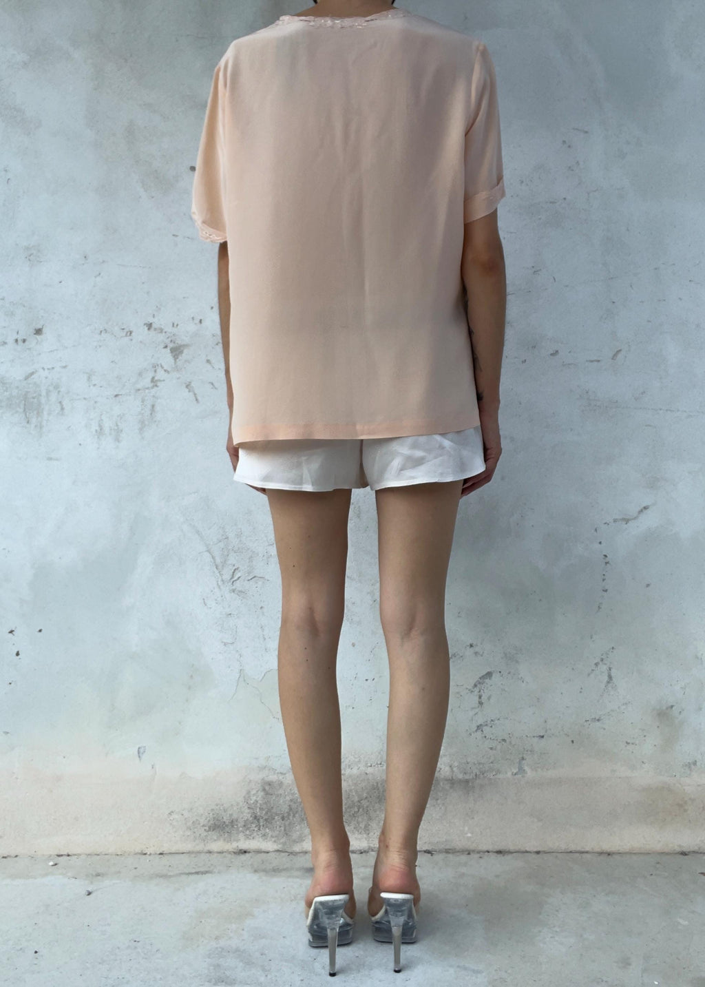 Camicia Vintage in Pura Seta Rosa Cipria con Ricami Floreali