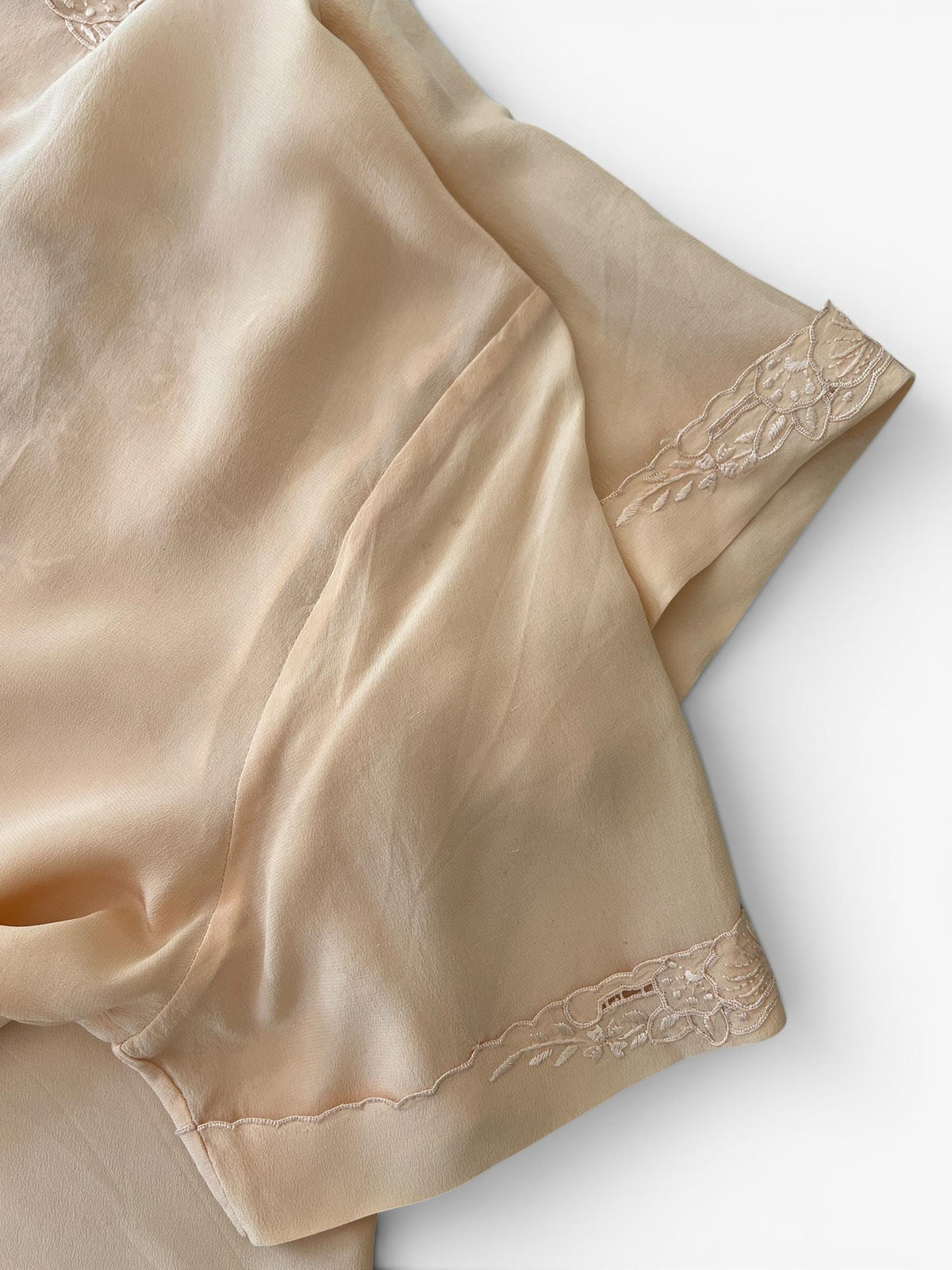 Camicia Vintage in Pura Seta Rosa Cipria con Ricami Floreali