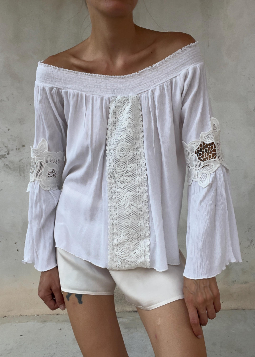 Blusa Boho Bianca con Pizzo Floreale