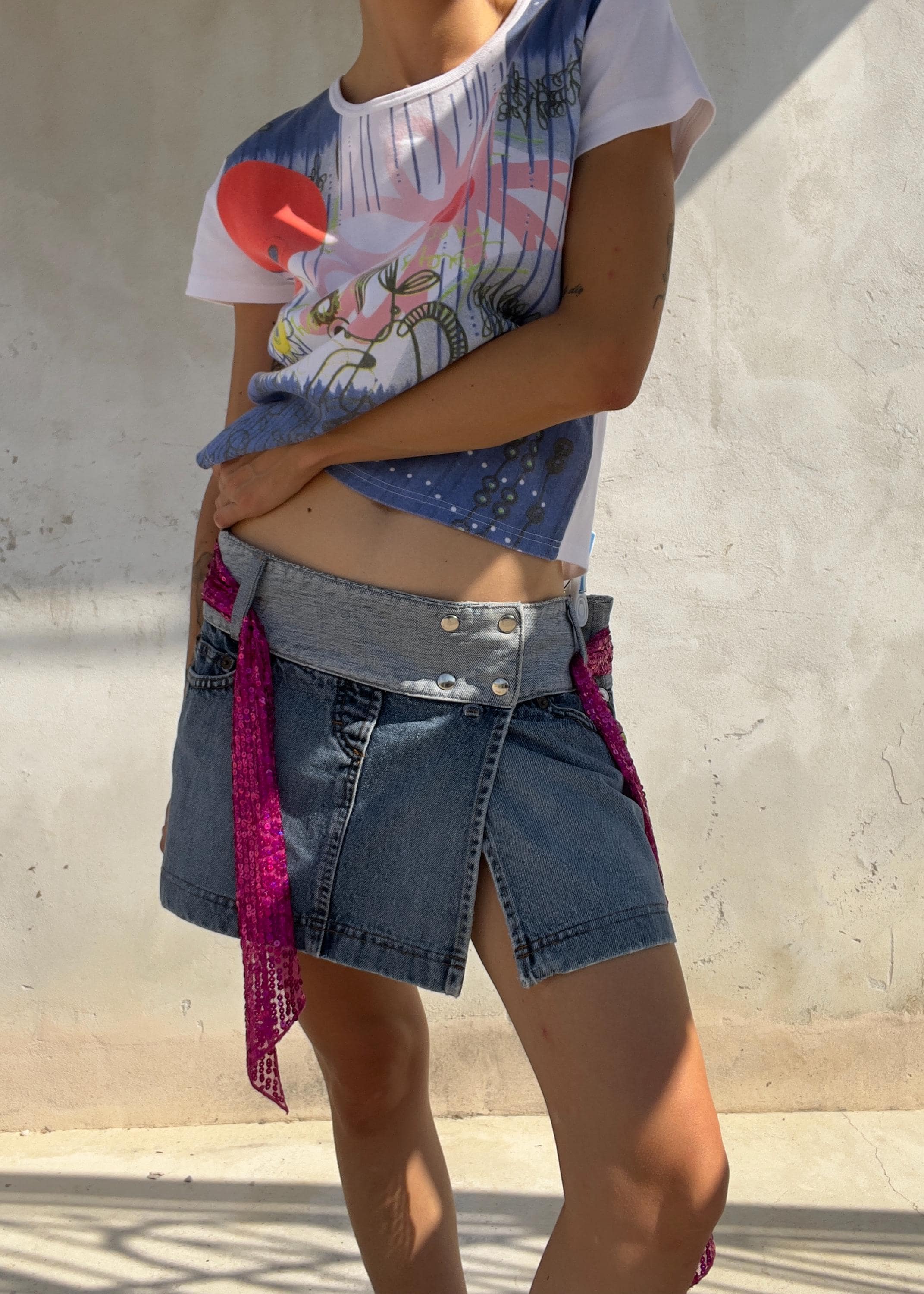Minigonna Denim Vintage Y2K Vita Bassa con Fusciacca Paillettes Fucsia