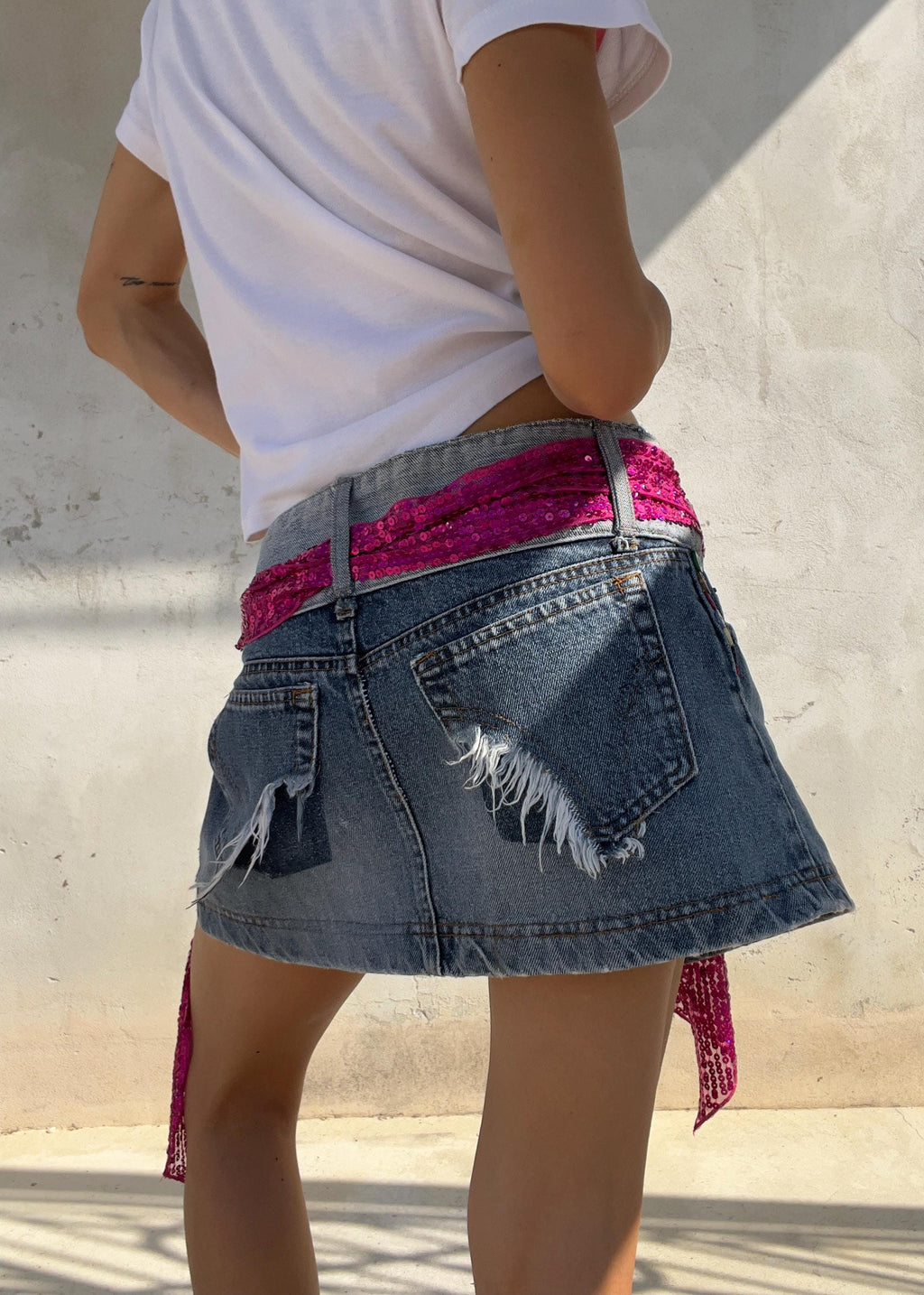 Minigonna Denim Vintage Y2K Vita Bassa con Fusciacca Paillettes Fucsia