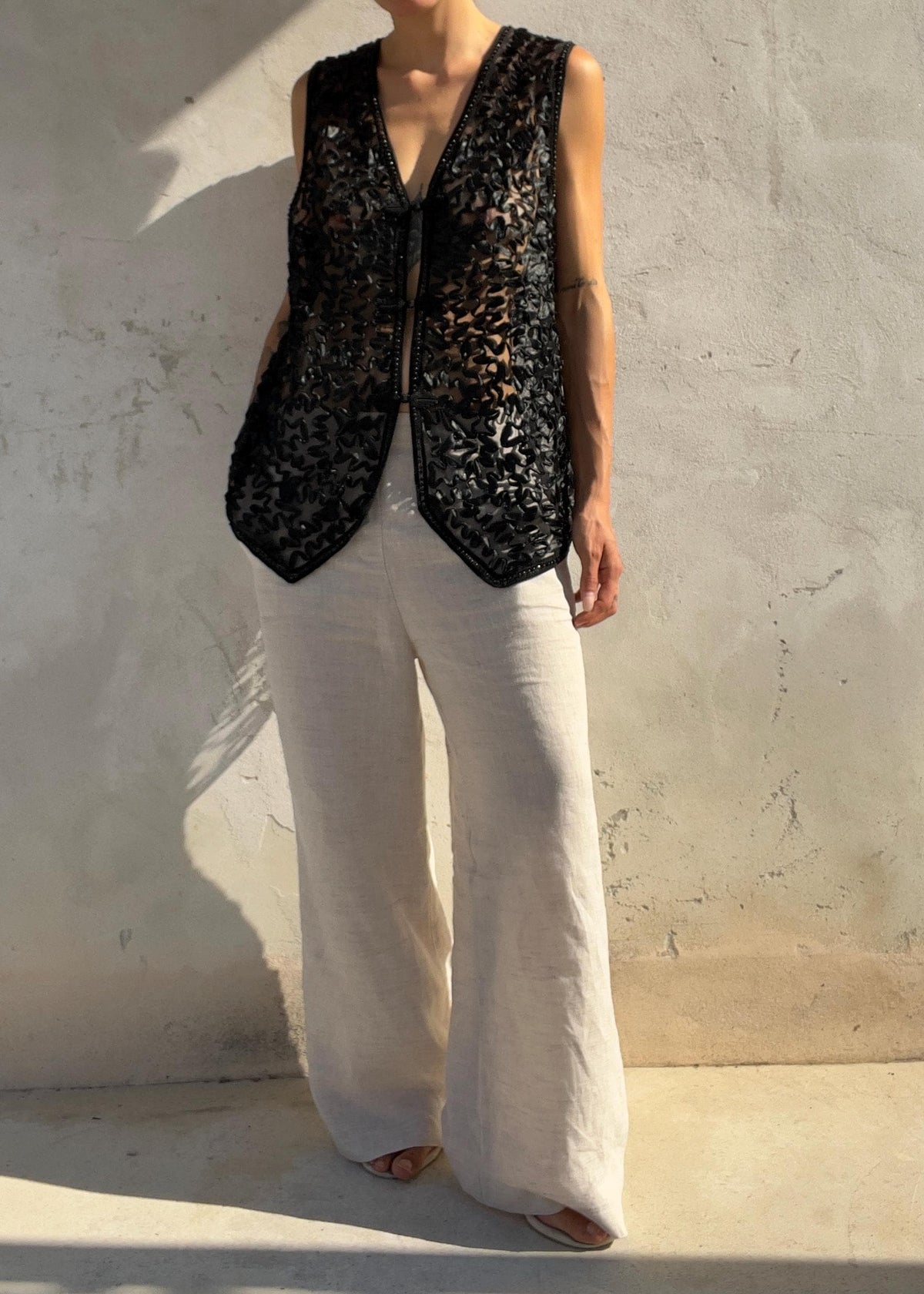 Gilet Vintage Nero in Tulle Trasparente Ricamato