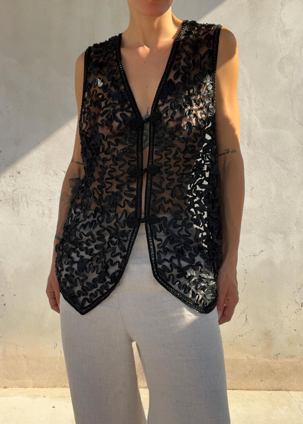 Gilet Vintage Nero in Tulle Trasparente Ricamato