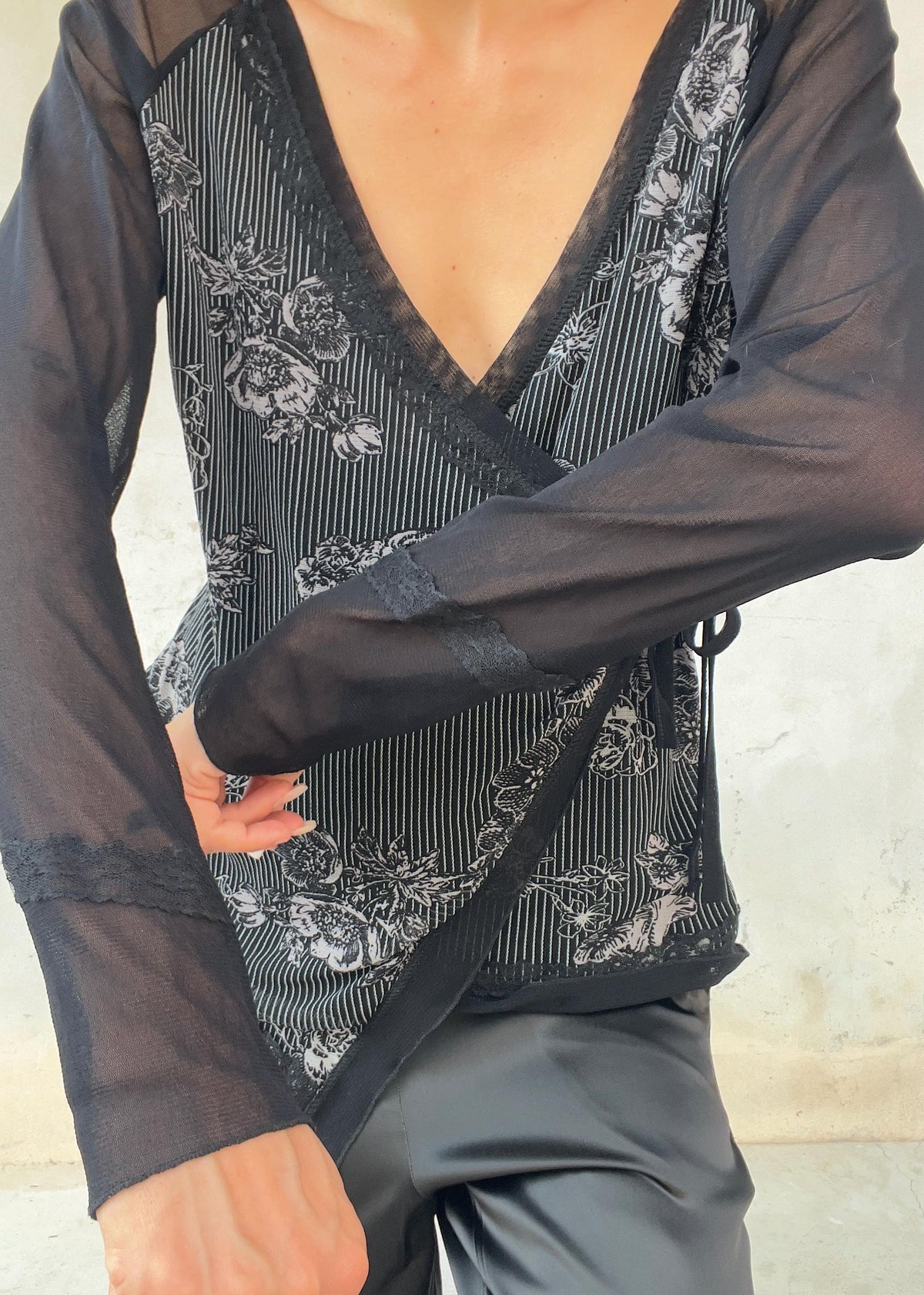 Top Vintage Y2K Nero in Mesh Trasparente