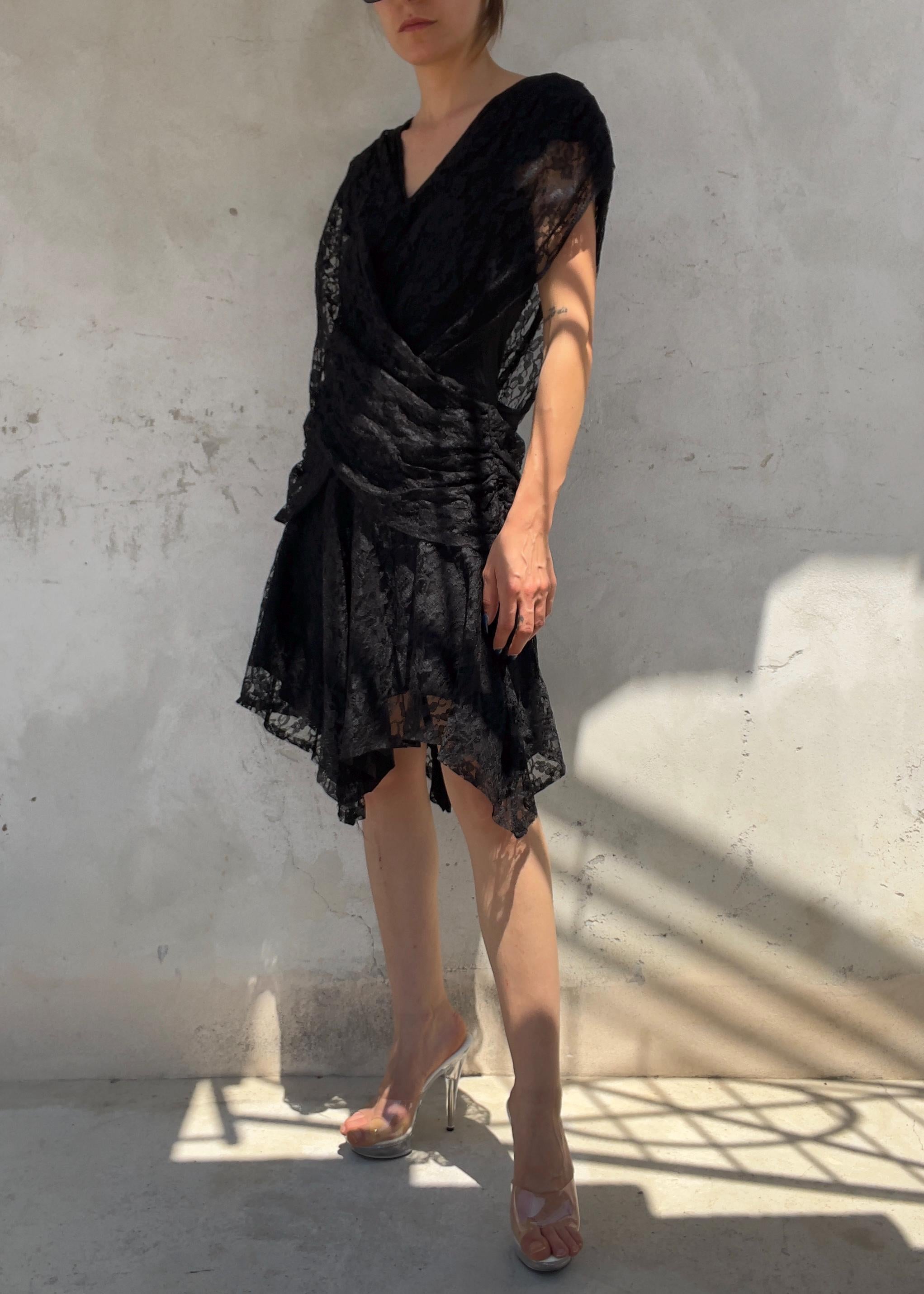 Abito Vintage in Pizzo Nero Drappeggiato