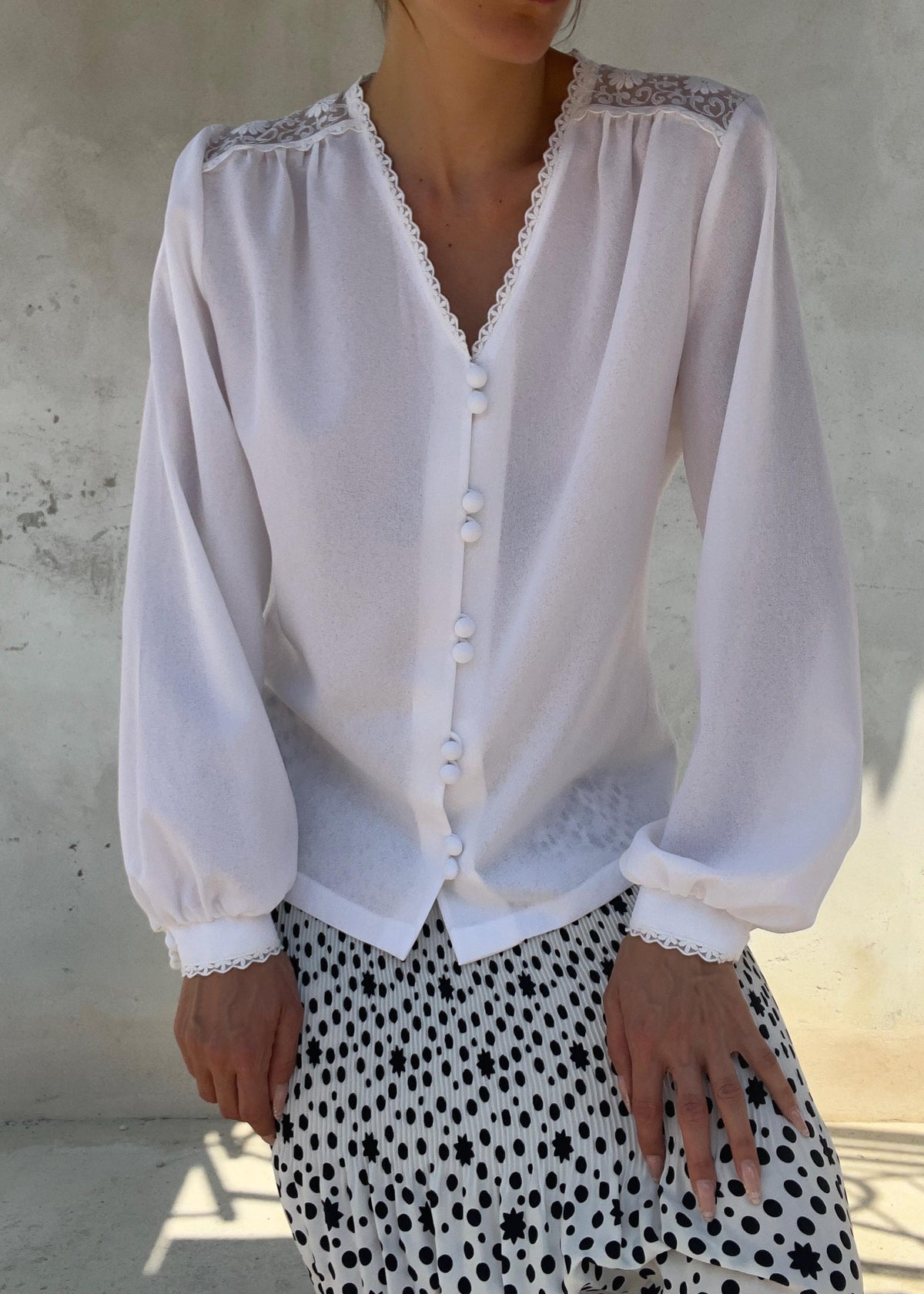 Camicia Vintage Bianca Romantica con Pizzo Floreale