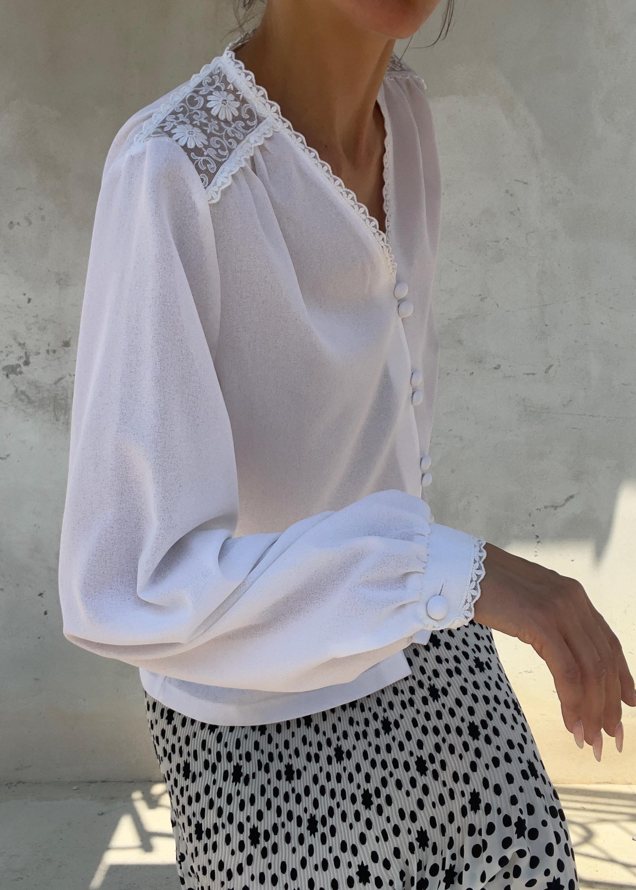 Camicia Vintage Bianca Romantica con Pizzo Floreale
