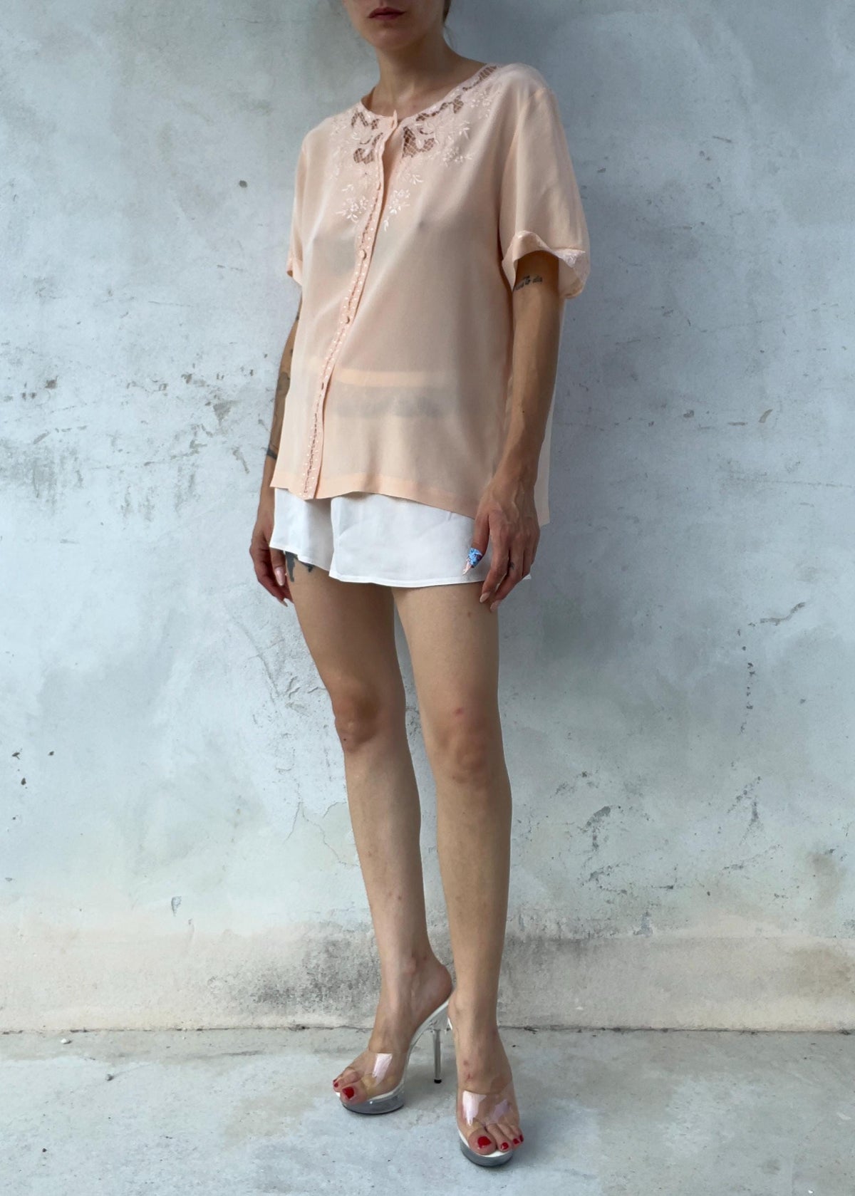 Camicia Vintage in Pura Seta Rosa Cipria con Ricami Floreali