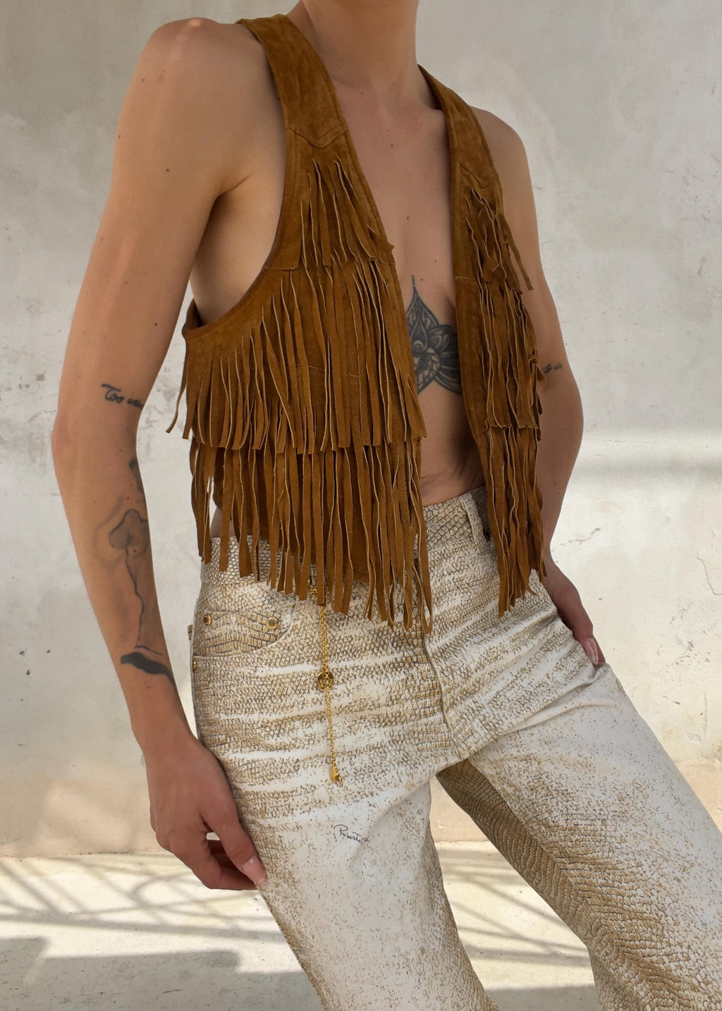 Gilet Vintage Y2K in Pelle Scamosciata Marrone con Frange