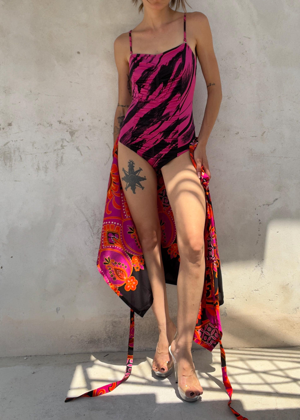 Costume Intero Vintage Y2K Fucsia e Nero