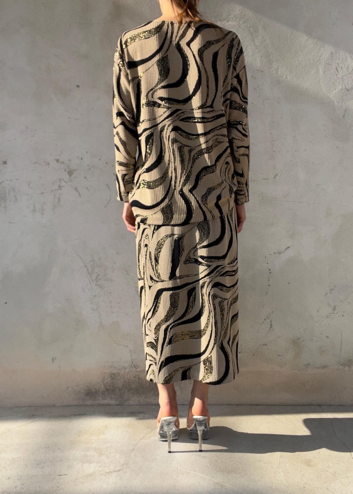 Completo vintage composto da top a maniche lunghe e gonna midi coordinata