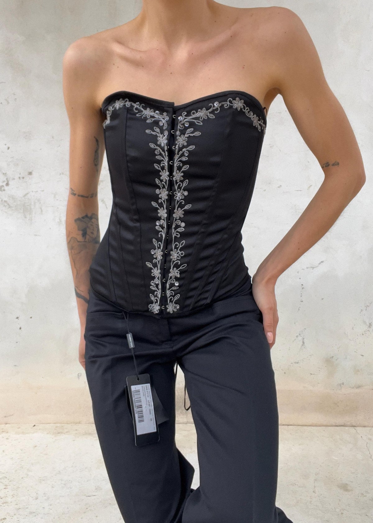 Corsetto Vintage Nero in Satin Ricamato