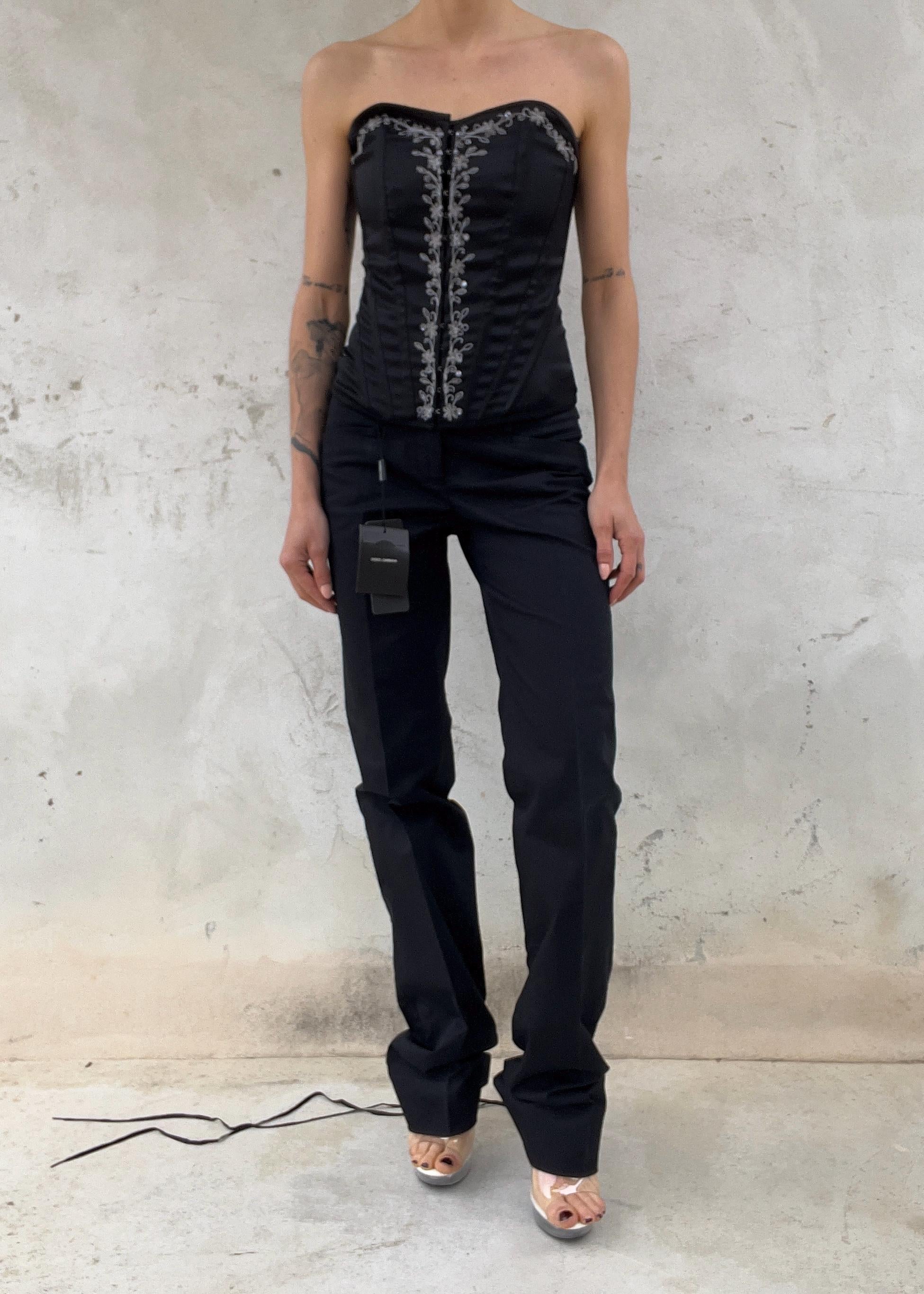 Corsetto Vintage Nero in Satin Ricamato