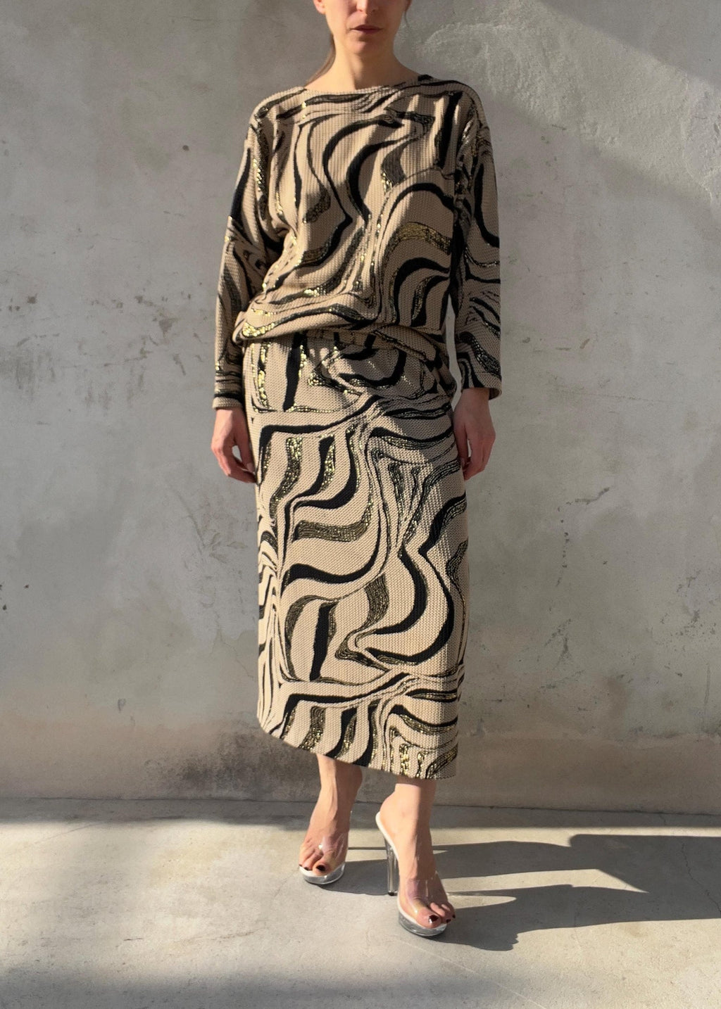 Completo vintage composto da top a maniche lunghe e gonna midi coordinata