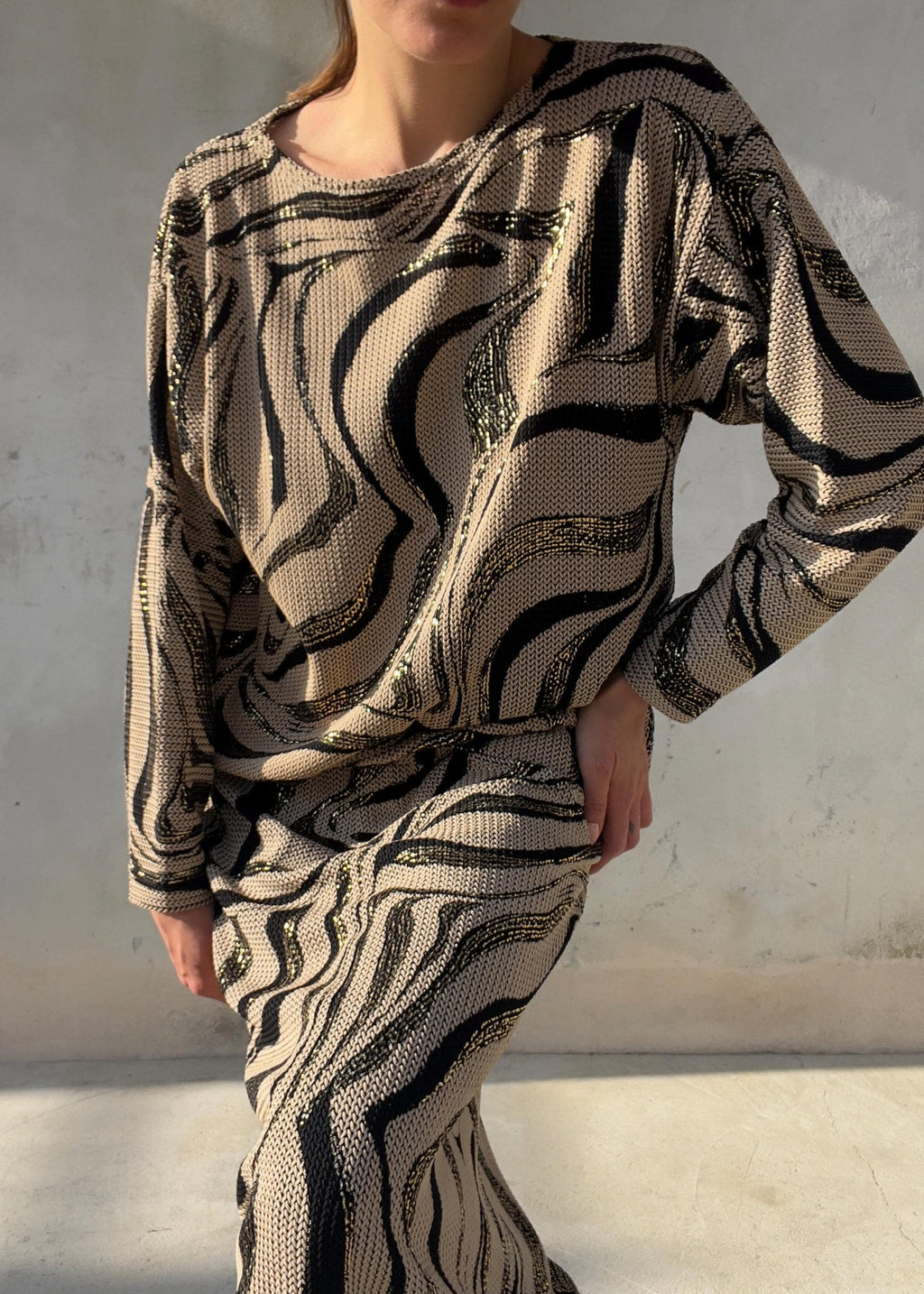 Completo vintage composto da top a maniche lunghe e gonna midi coordinata