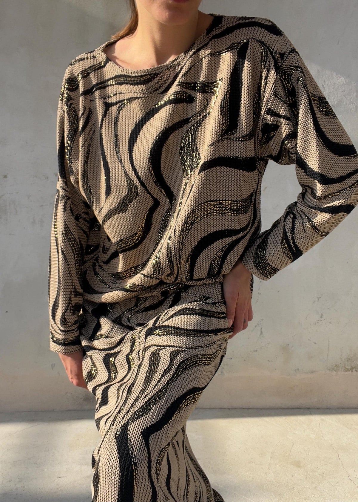 Completo vintage composto da top a maniche lunghe e gonna midi coordinata
