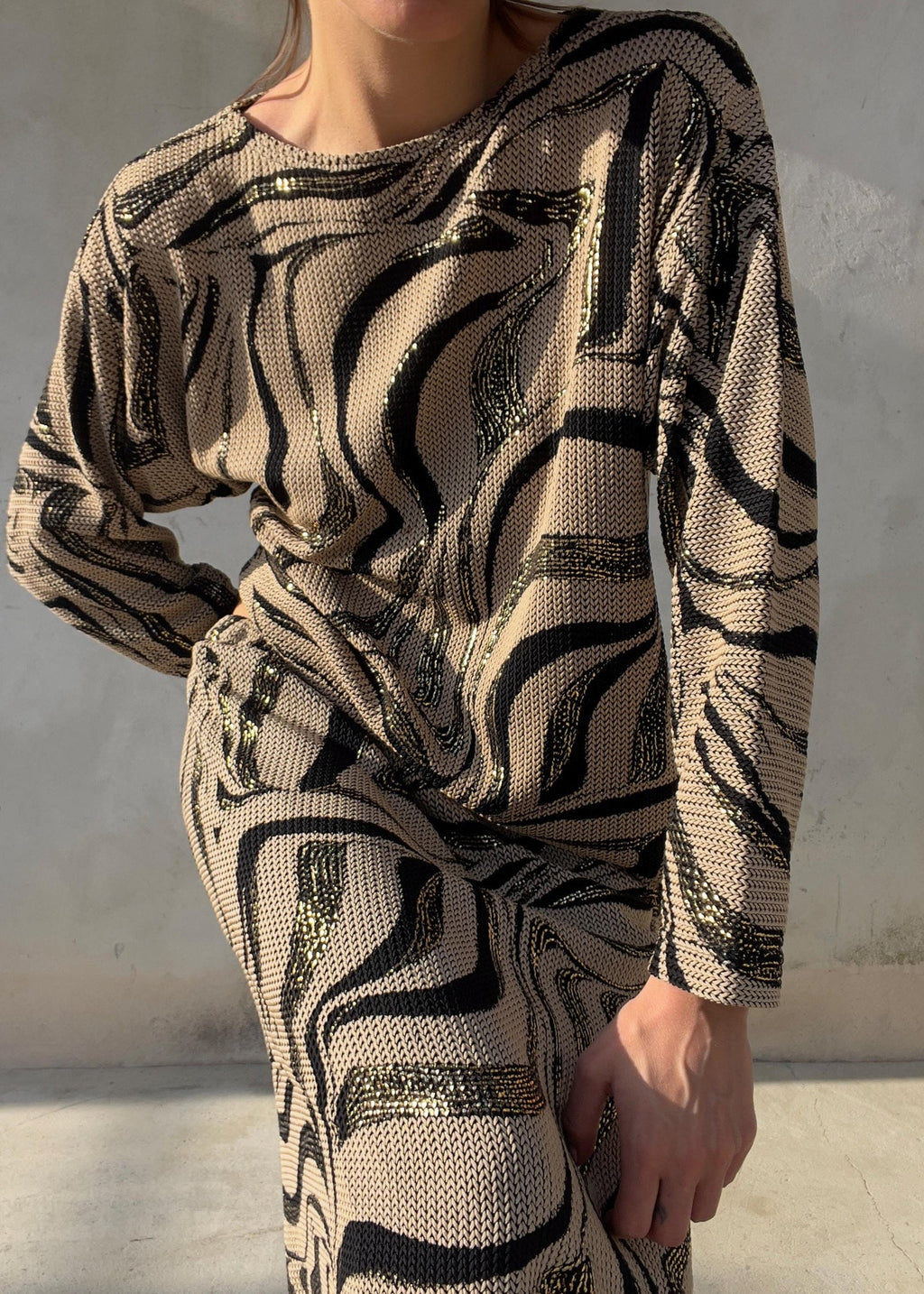 Completo vintage composto da top a maniche lunghe e gonna midi coordinata
